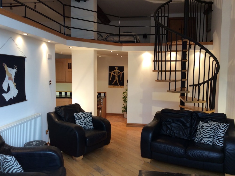 Trafalgar Warehouse Apartments — photo 2
