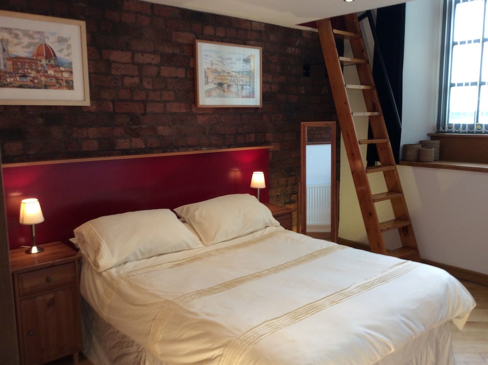 Trafalgar Warehouse Apartments — photo 3